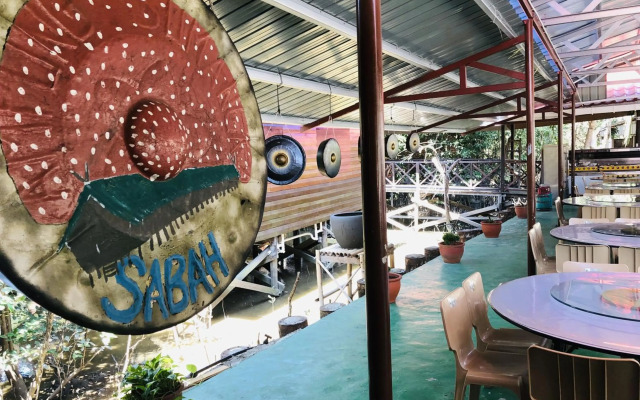 Gayang friendly water house homestay