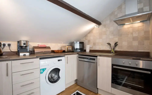 84 Kingsway