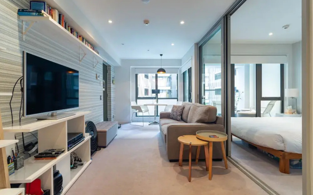 Toodle's Pristine inner-city nest with carpark
