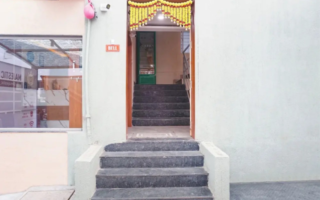 Fabhotel Majestic Inn