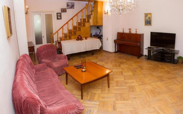 Cozy house at historical place of Tbiisi