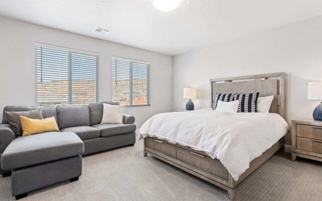 Family Desert Oasis 5 Bedroom Home