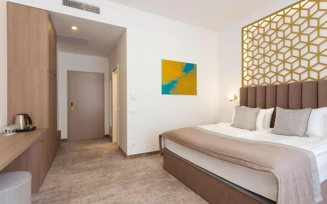 Mera Hotel