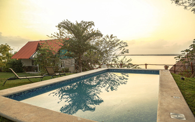 Seven Blue House Village & Lodge