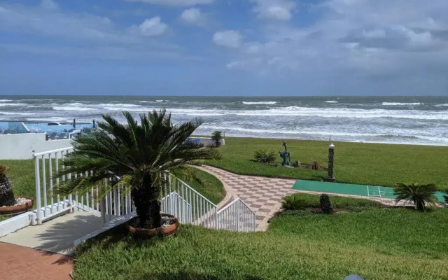 Shoreline Suites & Cabana Cottages