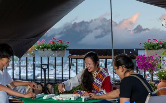 Date jade dragon snow mountain view guest house
