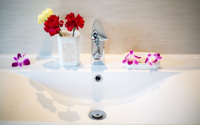Suite Enu by TropicLook