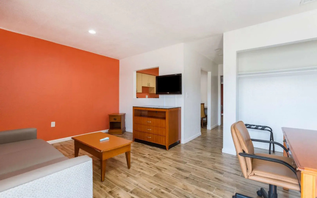 Motel 6 Englewood
