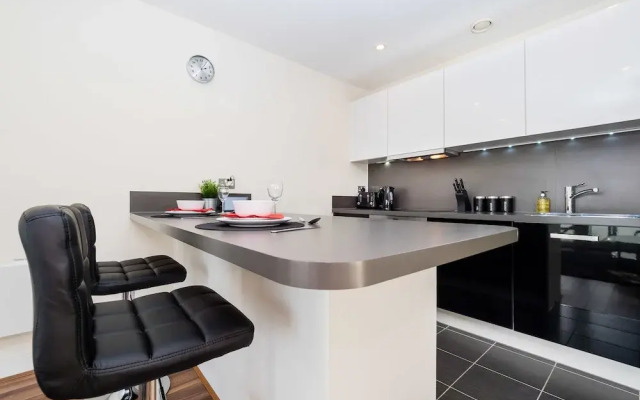 Deluxe Kennet Island Apartment