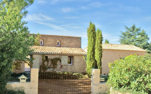 Splendid Villa in Viens with Swimming Pool