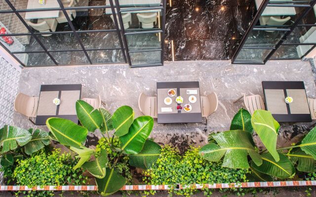 Arya Stadium Hotel
