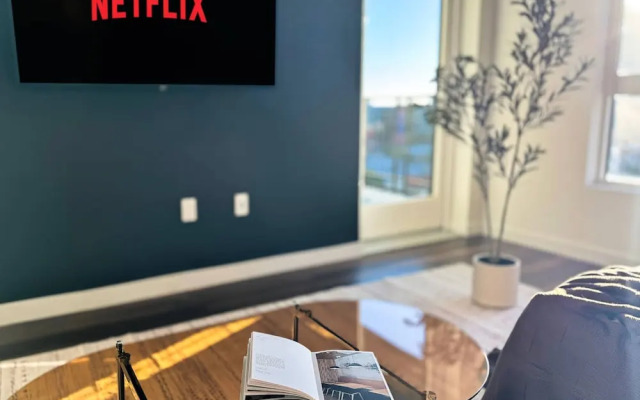 Sunny Home in Mid-hollywood Pool Free Parking