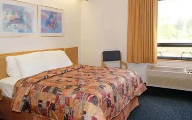 Days Inn Flint / Bishop International Airport