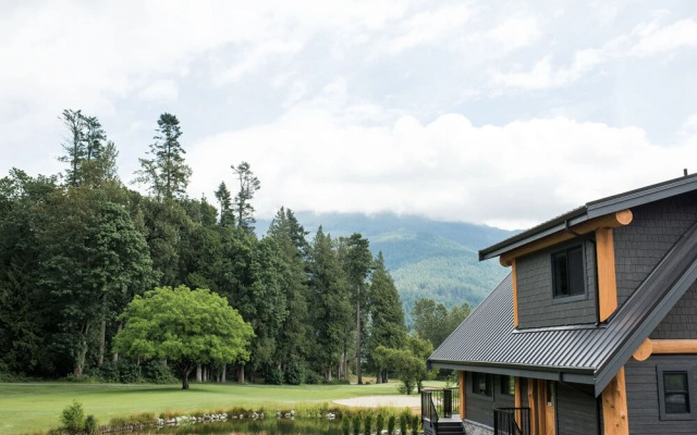 Rowena's Inn On The River