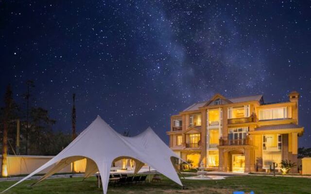 Shanghai Nora Zora Holiday Manor