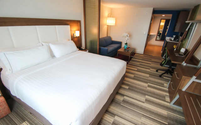Holiday Inn Express & Suites Miami Airport East by IHG