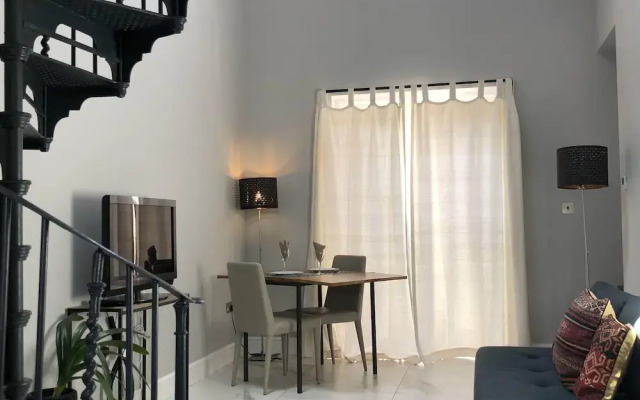 London-apartment-sleeps2-privateentrance