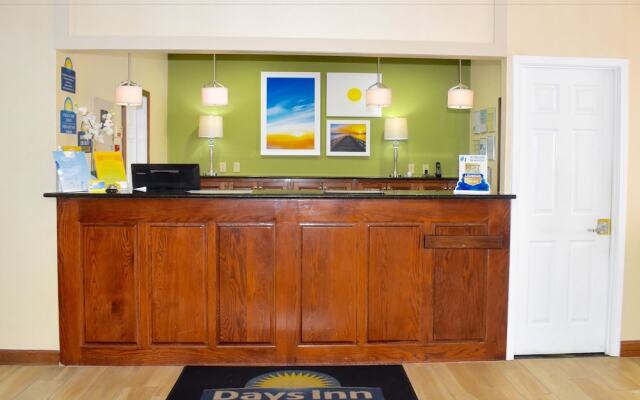 Days Inn & Suites Tucker/Northlake