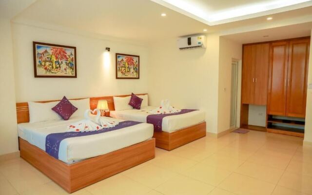 Aloha Hotel Tay Ho -by Bay Luxury