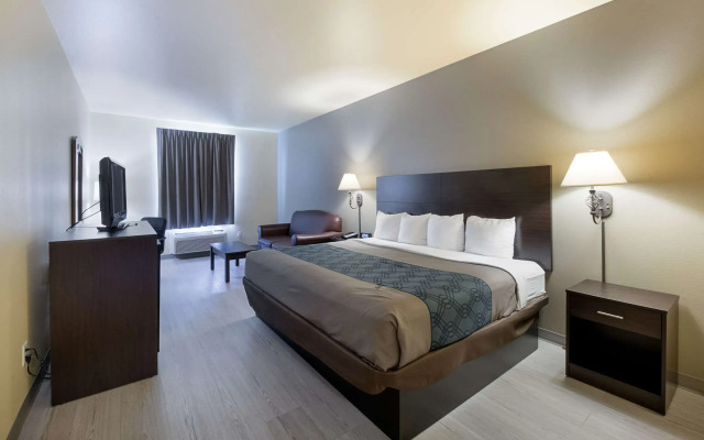 Econo Lodge Inn & Suites Bridgeport