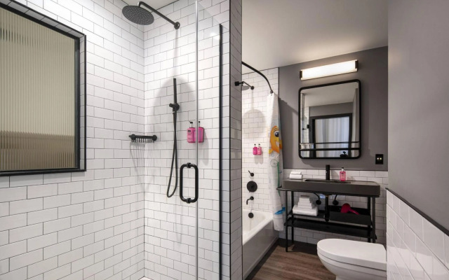 Moxy Nashville Vanderbilt Area