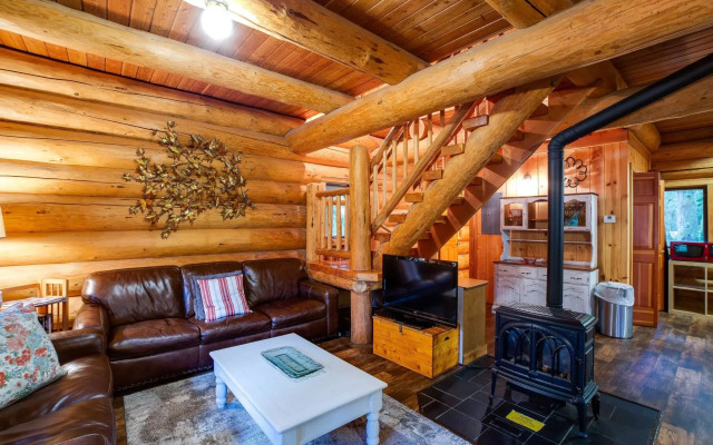 10SL Log Cabin at its Best!