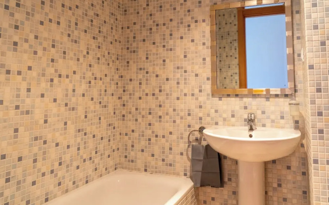 Beautiful 2-bed Apartment in Casares Costa