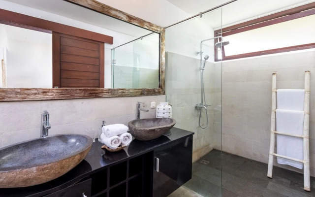 Villa Camilla 2 by Villa Finder