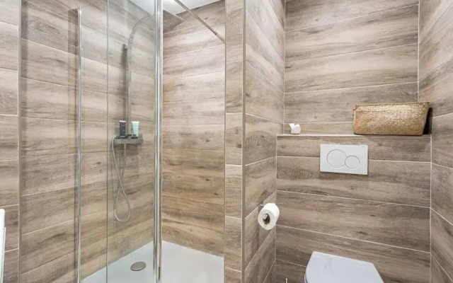 Bright 1-Bed Apartment, Perfectly Located in Paris