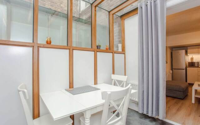 2 Bedroom Flat In Highbury