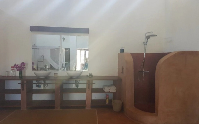 Pangani Cliffs Lodge