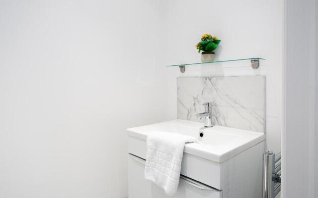 Preston Mews - Hot Tub, Parking, Sleeps 8!