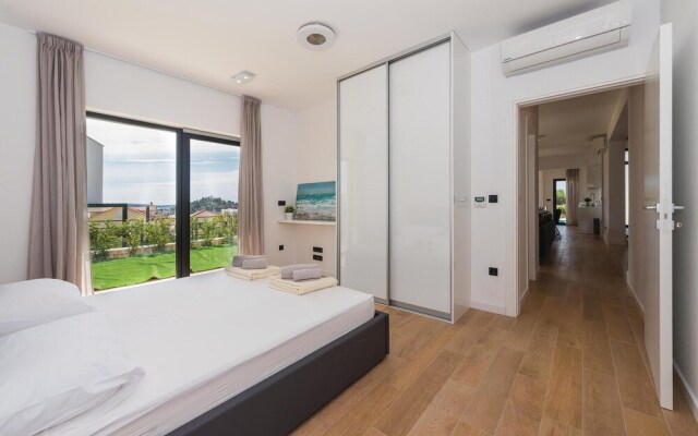 Awesome Home in Tribunj With Wifi and 4 Bedrooms