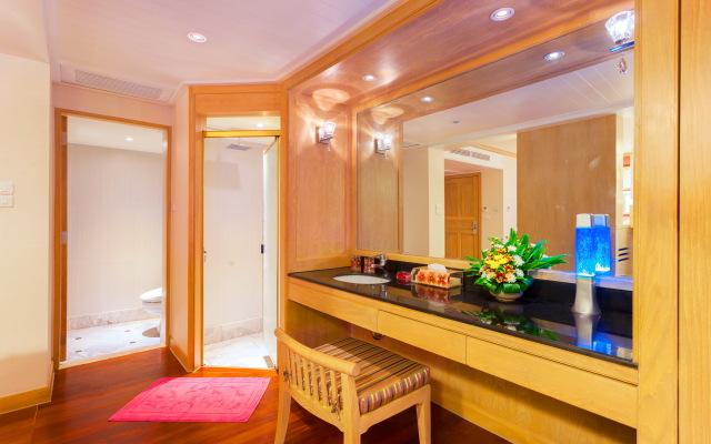 Diamond Cliff Resort & Spa, Patong Beach