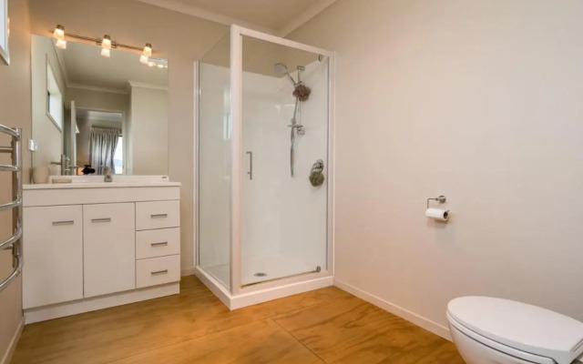 Driftwood Views - Mangawhai Heads Holiday Home