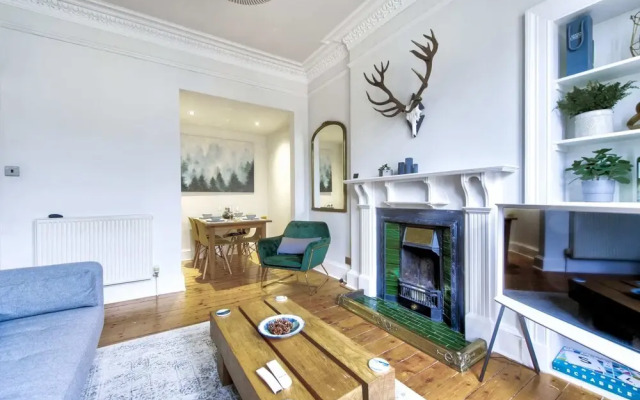 Guestready - Modern Classic Edinburgh Home With Free Parking