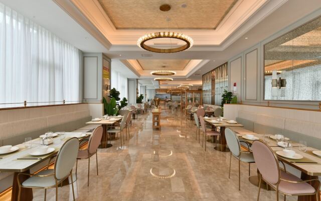 Mercure Yibin Port