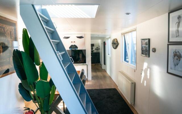 Houseboat Amsterdam