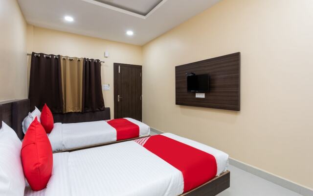 OYO 28247 Hotel SMR Palace