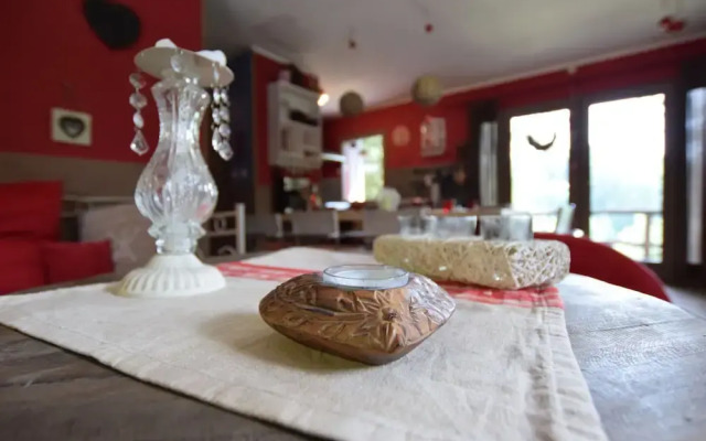 Lively Holiday Home With Garden, Barbecue, Garden Furniture