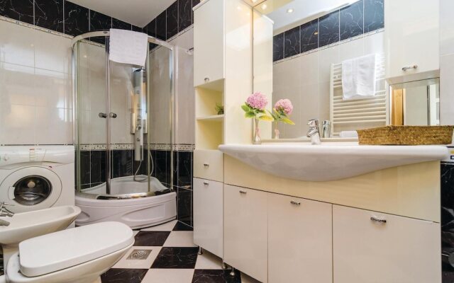 Awesome Home in Dubravka With Wifi and 5 Bedrooms