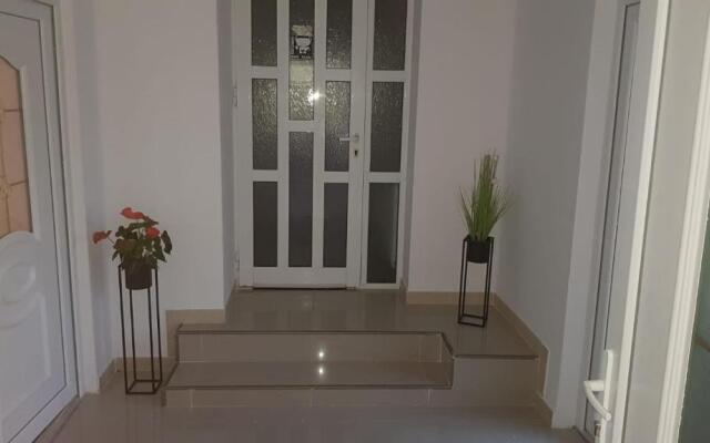 Georgiana Apartments