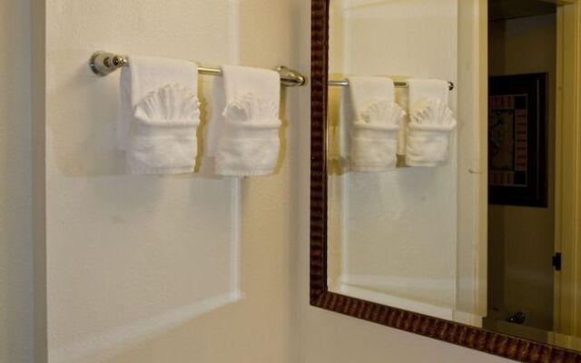 Golden Green Hotel - Charlotte