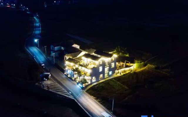 Xingyi Wanfeng Linyi Boutique Inn (Wanfenglin Baguatian Attractions)