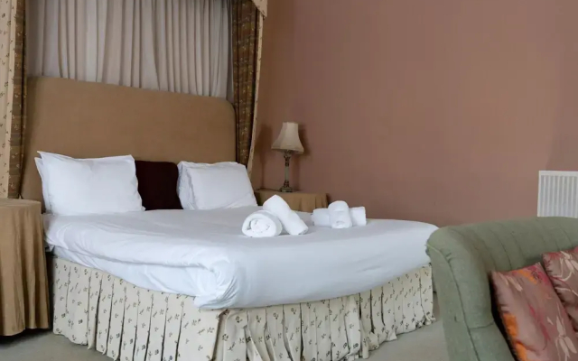 Crown Hotel - Stone (Near Stoke-On-Trent) by OYO