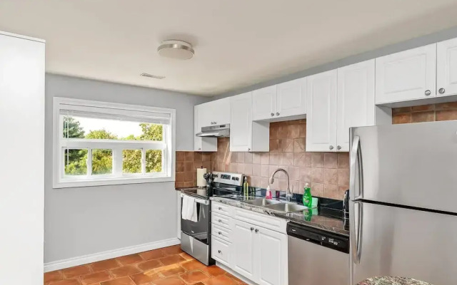 Private 2bdrm Unit With Ensuite Laundry - U5A