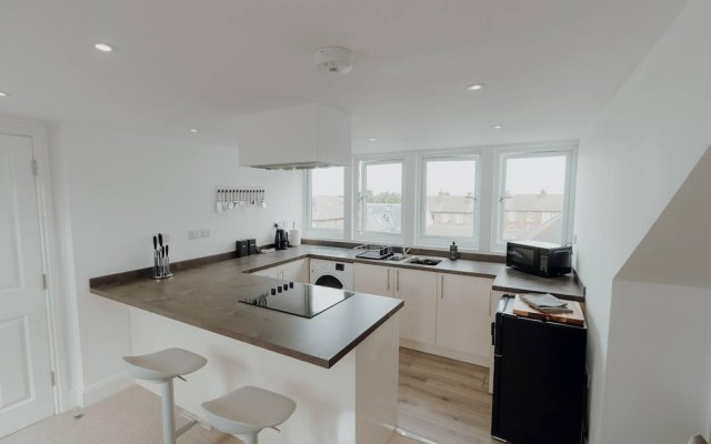 Stylish and Modern 2-bed Apartment in Herne Bay
