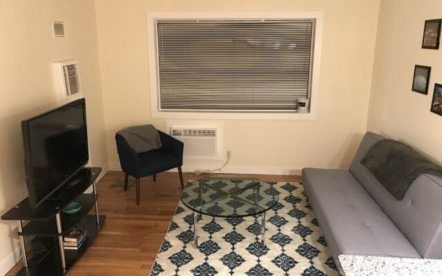 1 BR Apt Near Marquette University by Frontdesk