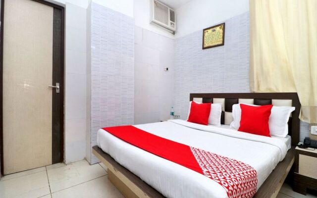 OYO 23357 Raj Tirath Niwas