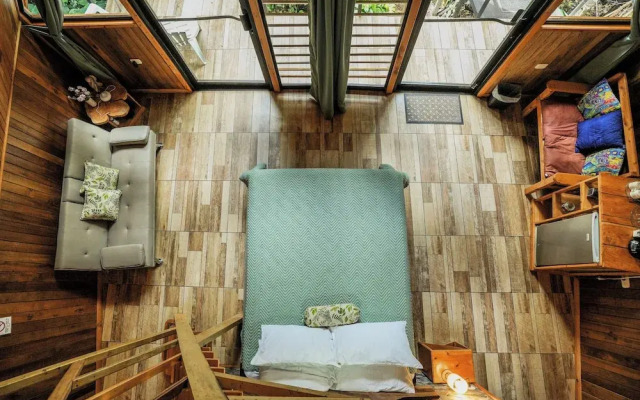 Tityra Lodge